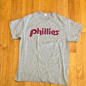 PHILLIES T-shirt